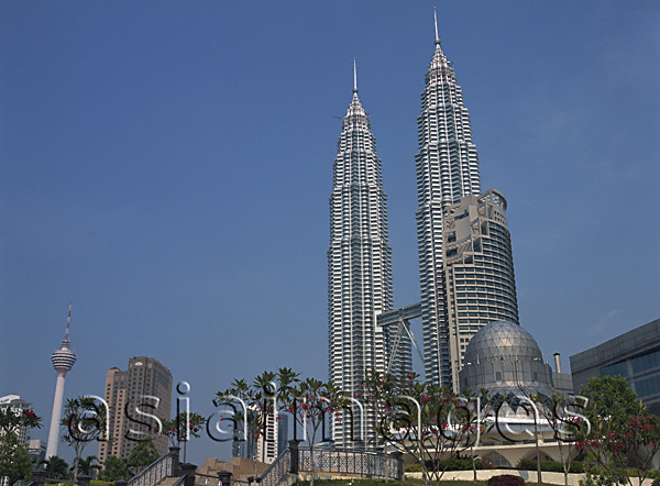 Asia Images Group - Petronas Towers and the mosque, Kuala Lumpur, Malaysia