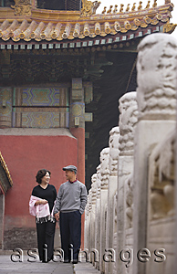 Asia Images Group - A man and woman hold hands as they walk together