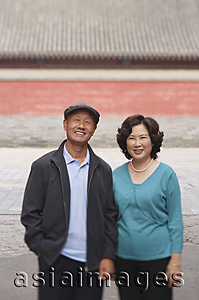 Asia Images Group - A man and a woman smile at the camera together