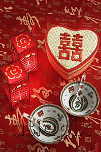 AsiaPix - Double happiness heart-shaped box, traditional wedding lamps, Chinese bowls and spoons