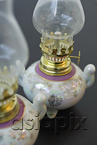 AsiaPix - Pair of traditional Chinese oil Lamps with the text - Double Happiness