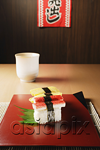 AsiaPix - 4 pieces of sushi, kanikama and tamago nigiri, 