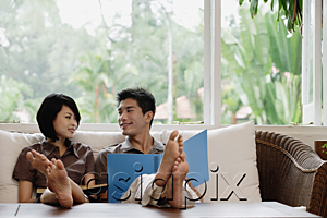 AsiaPix - A young couple read together