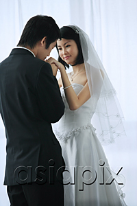 AsiaPix - The groom kisses the brides hand