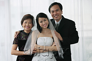 AsiaPix - A bride and her family smile at the camera together