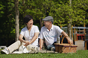 AsiaPix - Couple having a picnic in the park