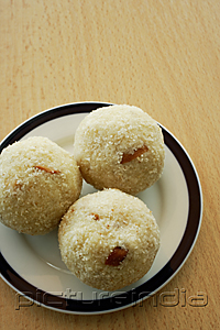 PictureIndia - A plate of rasgula