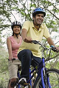 PictureIndia - A couple ride a bike together