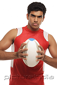 PictureIndia - Young man with rugby looking at camera